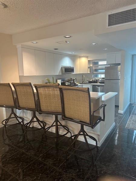 Building Photo - 328 N Ocean Blvd