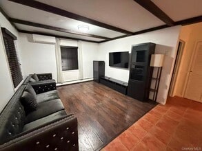 Building Photo - 17 Cove Ln