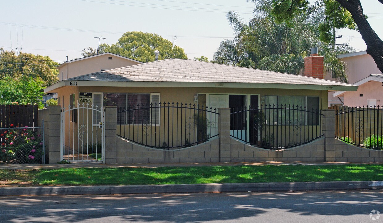 Primary Photo - 611 Cypress Ave
