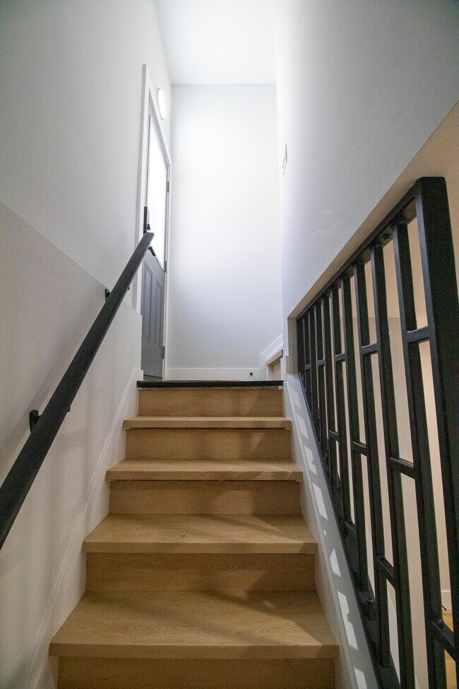 Photo du bâtiment - *Brand New 2 Bedroom Lower-Level Apartment – Available September 1st!
