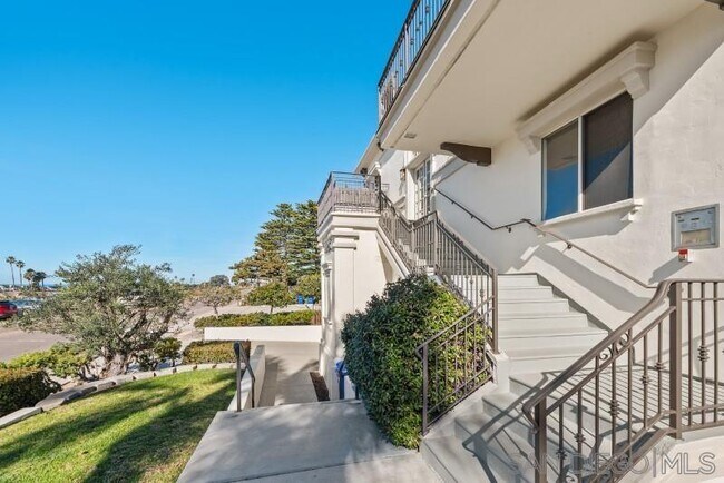Building Photo - 1923 San Elijo Ave