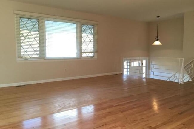 Building Photo - 9221 W Stayman Dr