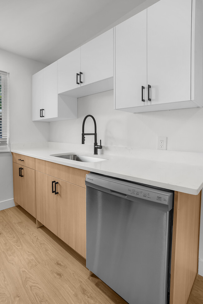Building Photo - Sandbox Apartments