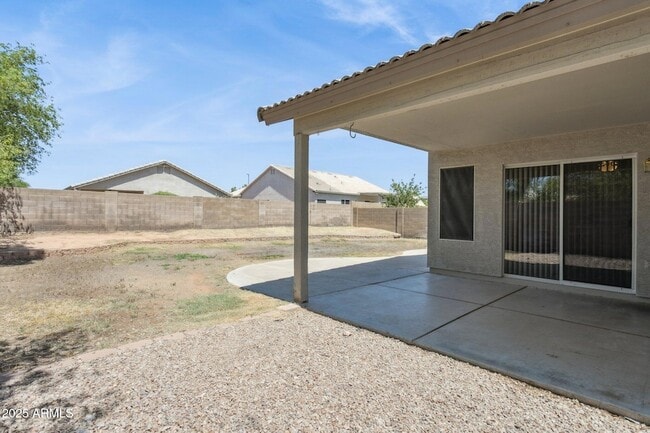 Building Photo - 1556 N Rockwell Ct