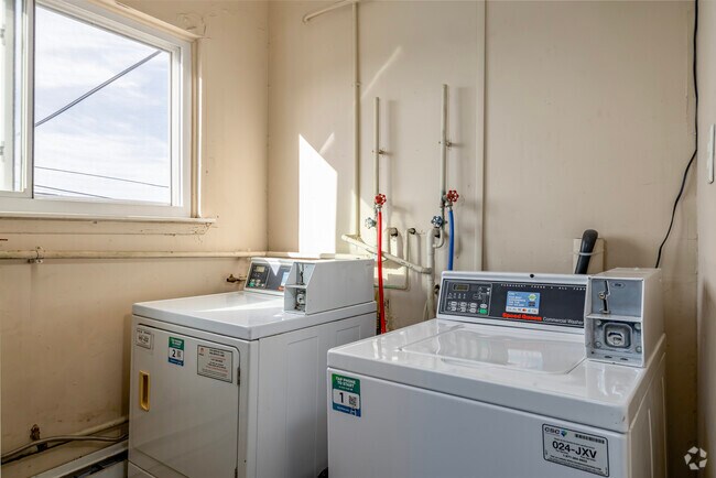 Lavandería compartida - Fountain West Apartments