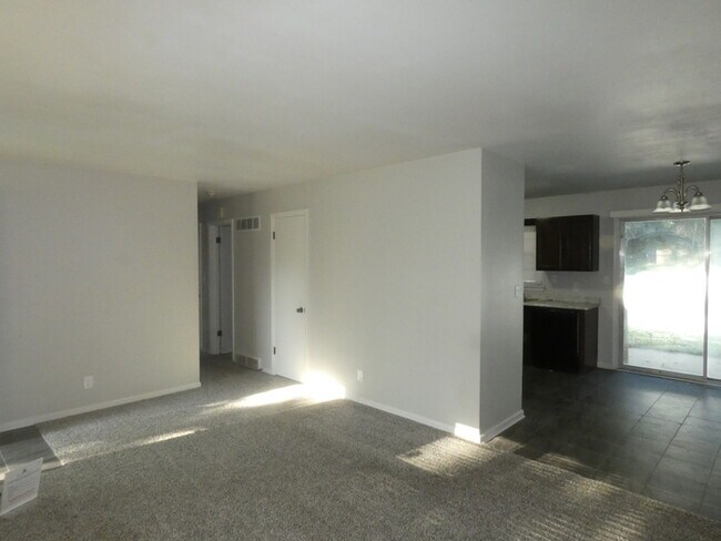 Foto del edificio - Northland Home 3924 N Denver Ave