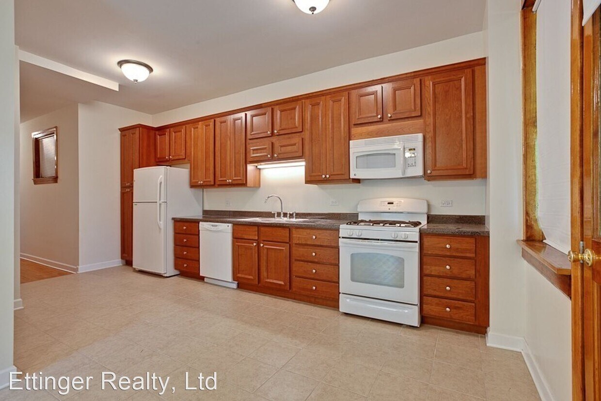 Primary Photo - 5213 S Dorchester Ave