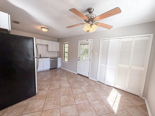 Foto del edificio - 817 Timbers Dr