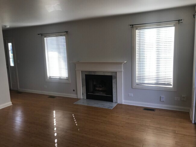 Building Photo - 504 Sandhurst Ln