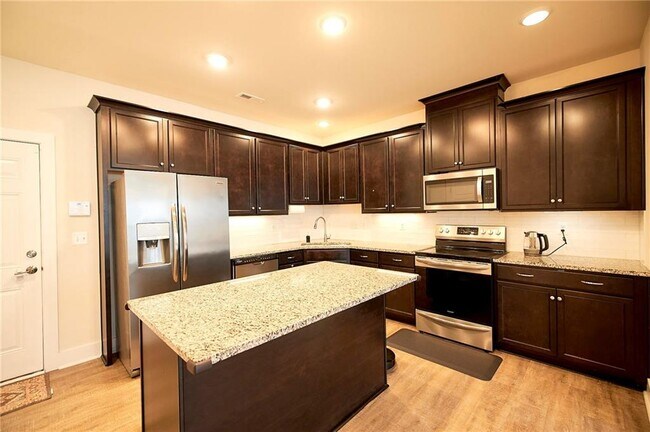 Foto del edificio - 4315 Broad Hill Dr