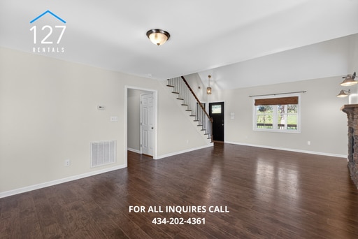 Building Photo - Beautiful 3 bedroom 2.5 bath!