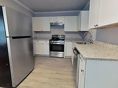 Building Photo - 124 N Yorktown Ave