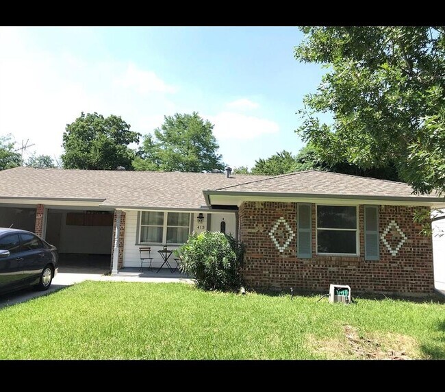 Building Photo - 413 Darlene Ln