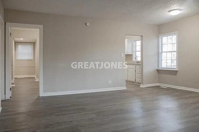 Foto del edificio - 760 Hopkins Dr