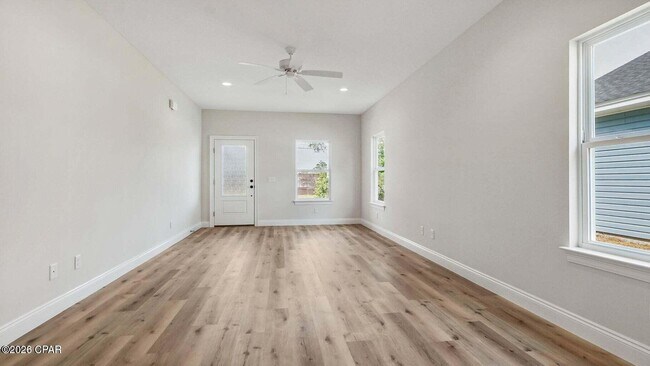 Foto del edificio - 906 Mulberry Ave