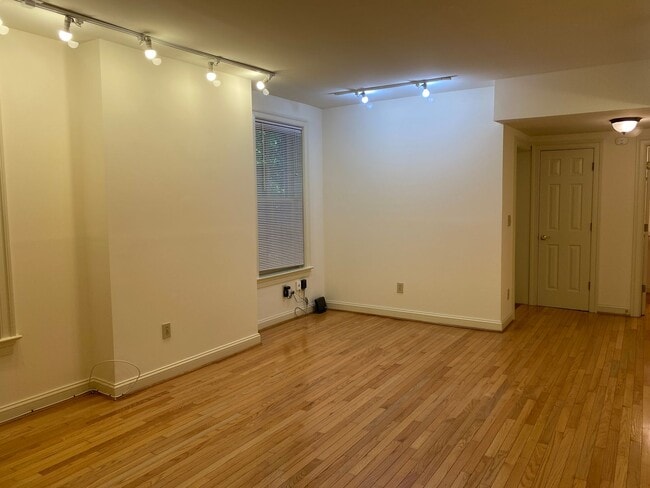 Building Photo - 415 2nd St NE