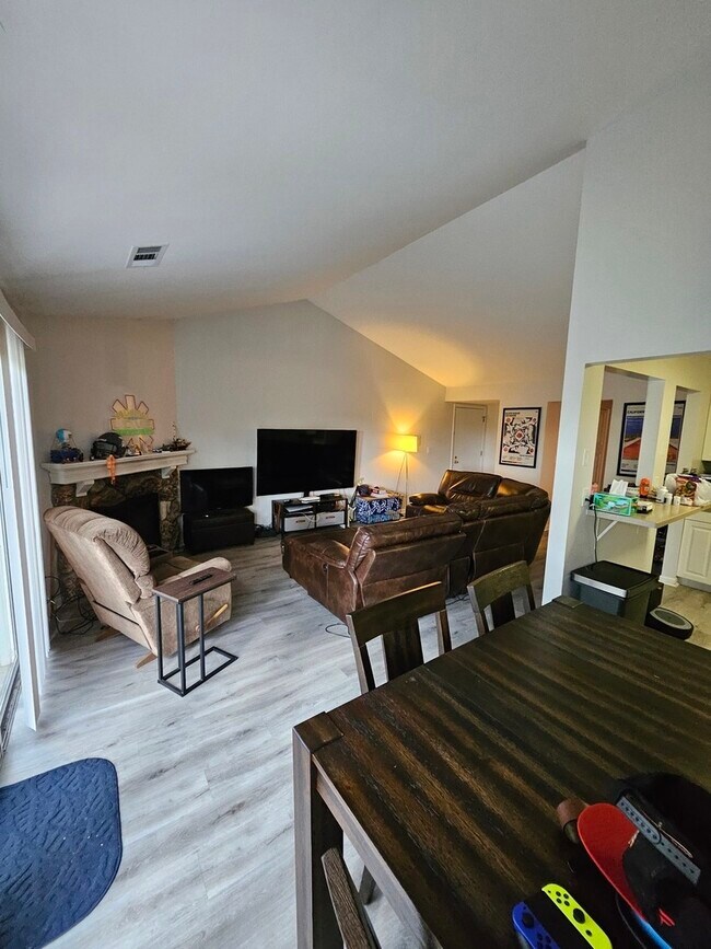 Building Photo - 1588 Burr Oak Ct