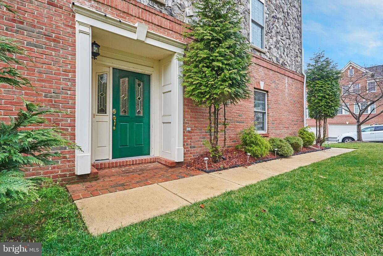 47569 Royal Burnham Terrace, Sterling, VA 20165 Townhome Rentals in