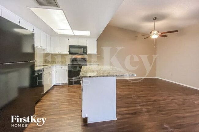 Building Photo - 4400 Swallowtail Dr