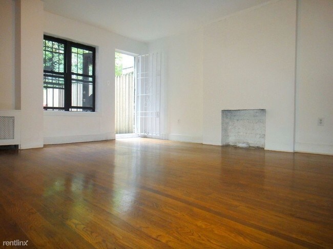 Foto del edificio - 1 br, 1.5 bath  - 57 W 70th St