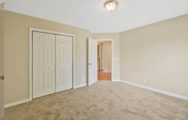 Building Photo - 2937 Riverbend Dr
