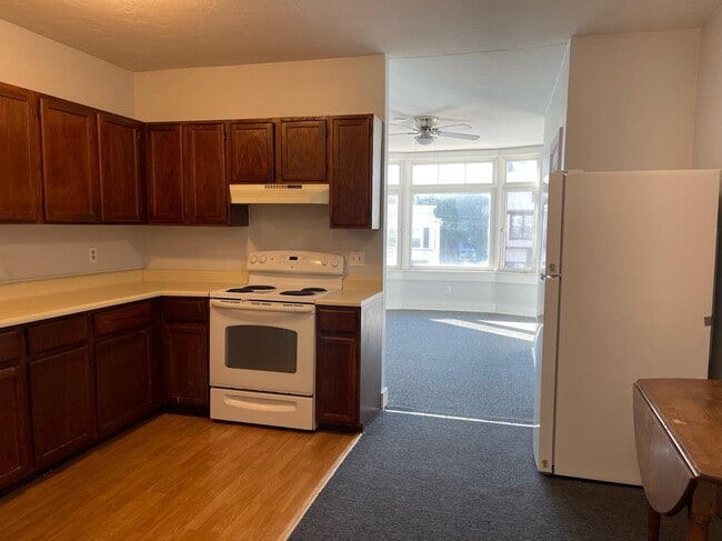 Building Photo - 408 Central St