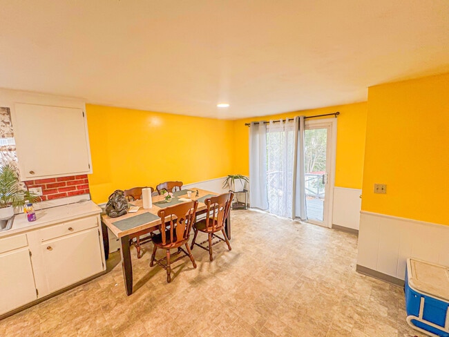 Foto del edificio - 70 Wynola Ave