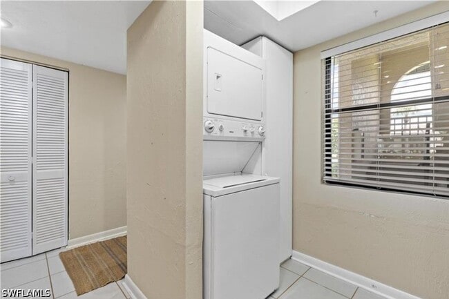 Building Photo - 8445 Charter Club Cir