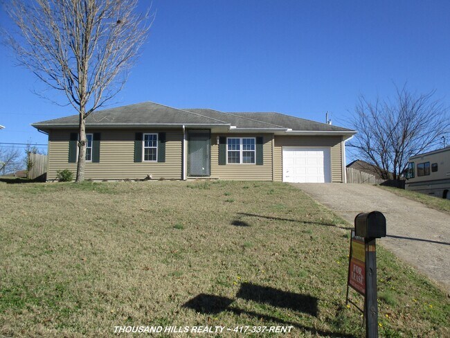 Building Photo - Newly Renovated Nice 3 bedroom 1.5 Bath Ho...