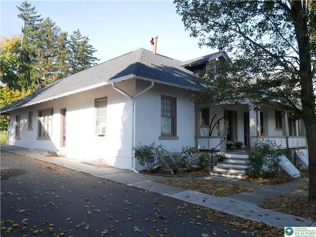 Building Photo - 2110 Walnut St