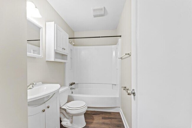 Foto del edificio - 35630 Glen St