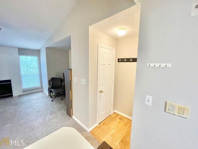 Building Photo - 423 Granville Ct