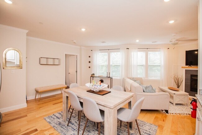 Foto del edificio - 1002 Tremont St