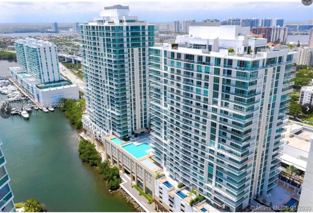 Primary Photo - 300 Sunny Isles Blvd