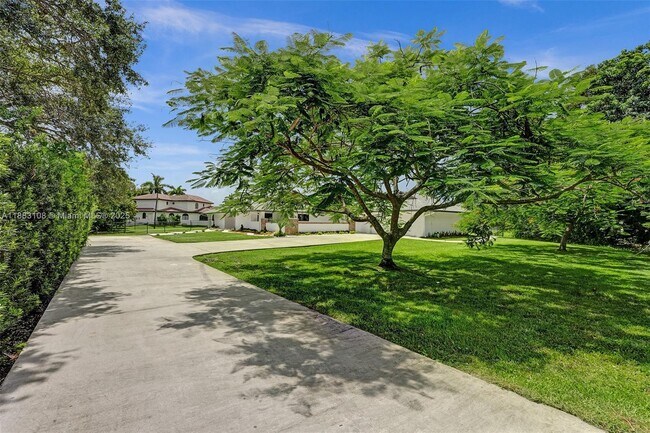 Foto del edificio - 12100 NW 6th St