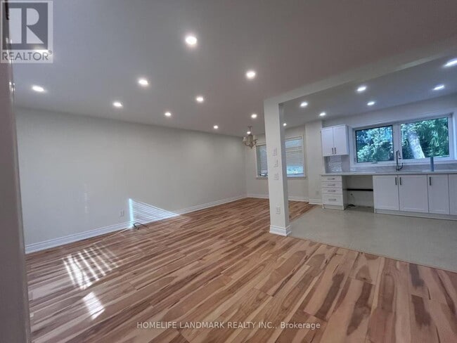 Building Photo - 490 Pineland Ave