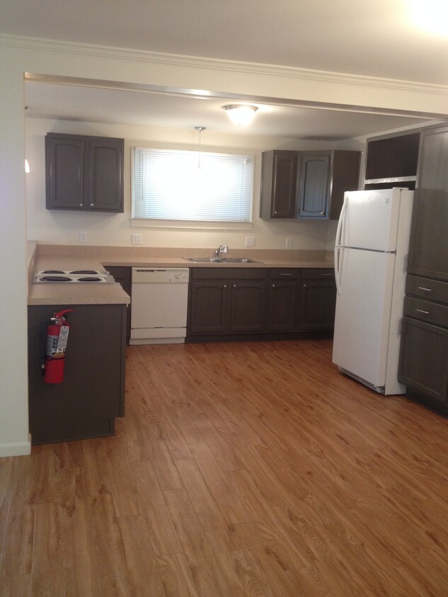 Primary Photo - 308 W Upright St