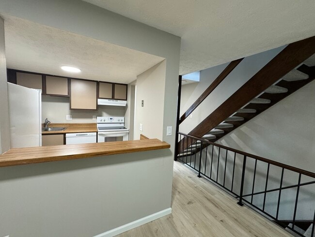 Building Photo - 2814 Stonehenge Dr