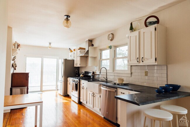 Foto del edificio - 422 County Rte 9