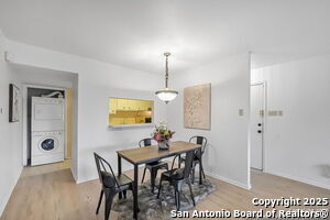 Building Photo - 8702 Village Dr