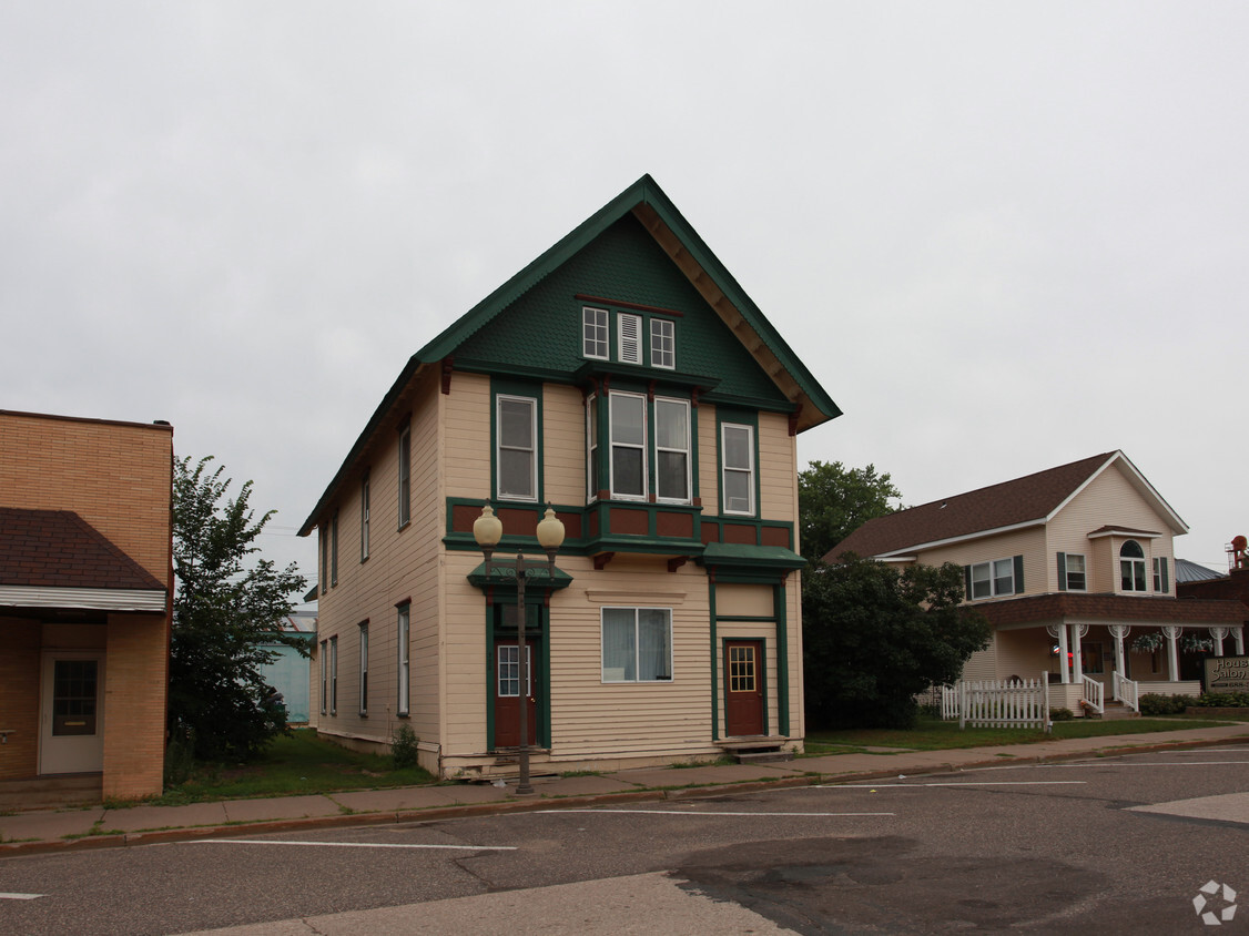 Building Photo - 750 Main St