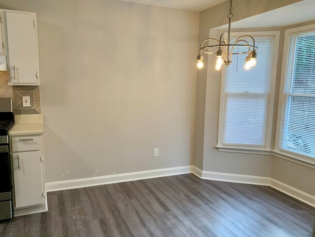 Building Photo - 1565 Oakpoint Dr