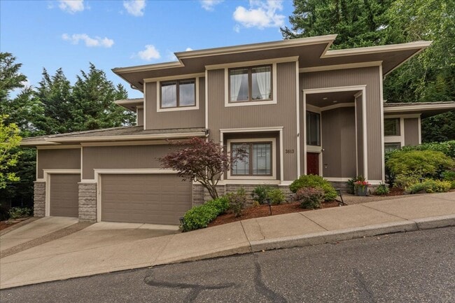 Building Photo - NW Portland Forest Heights Gem!