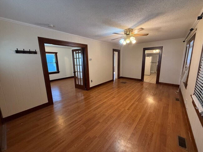 Foto del edificio - $895 - 2 bedroom / 1 bathroom - Single Fam...