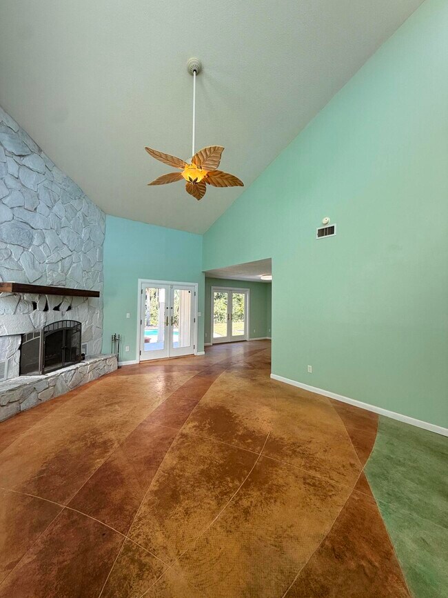 Foto del edificio - 255 Ridge Lake Rd