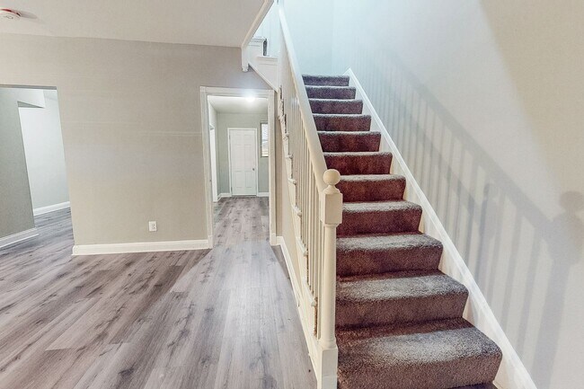 Building Photo - Fully Renovated & Fenced Backyard!
