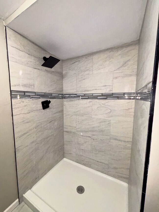 Foto del edificio - 4 bed, 2.5 bath | 219-777-HOME to schedule a tour today