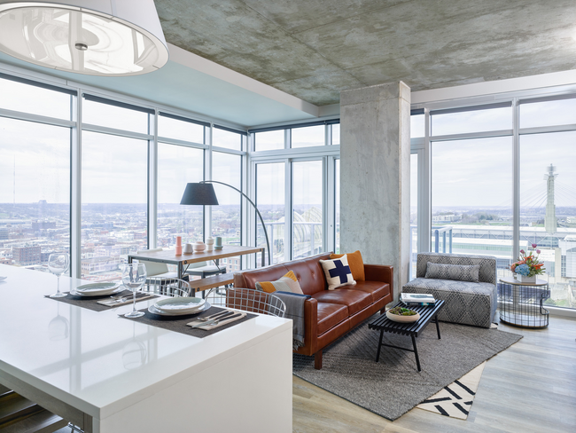 Panoramic Views of Downtown Kansas City - Two Light Luxury Apartments