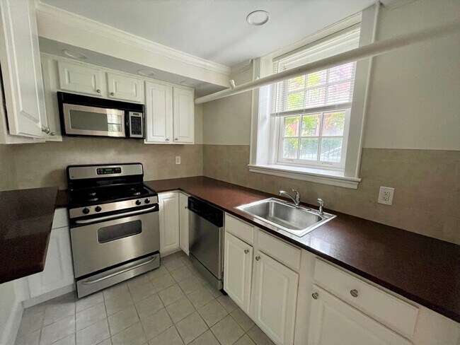 Building Photo - 359 Harvard St