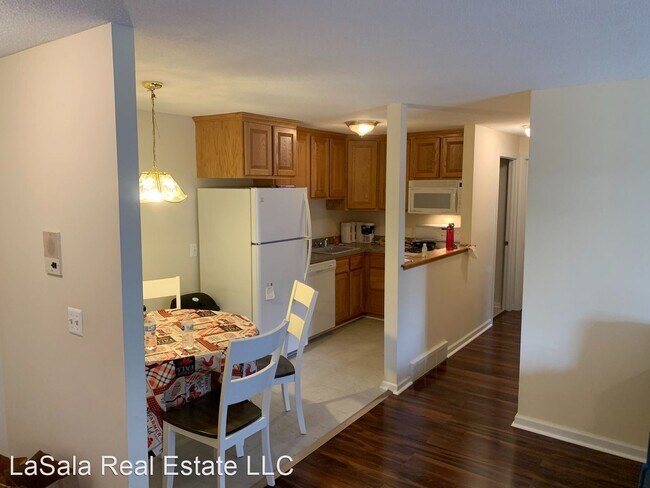 Building Photo - 1 br, 1 bath House - 18 Surrey Drive Unit #A3